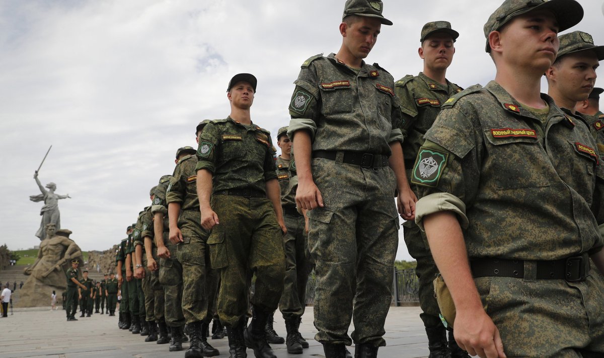 Vene sõdurid osalevad 25. augustil Mamajevi kurgaani juures korraldatud tseremoonial sõjakangelaste auks