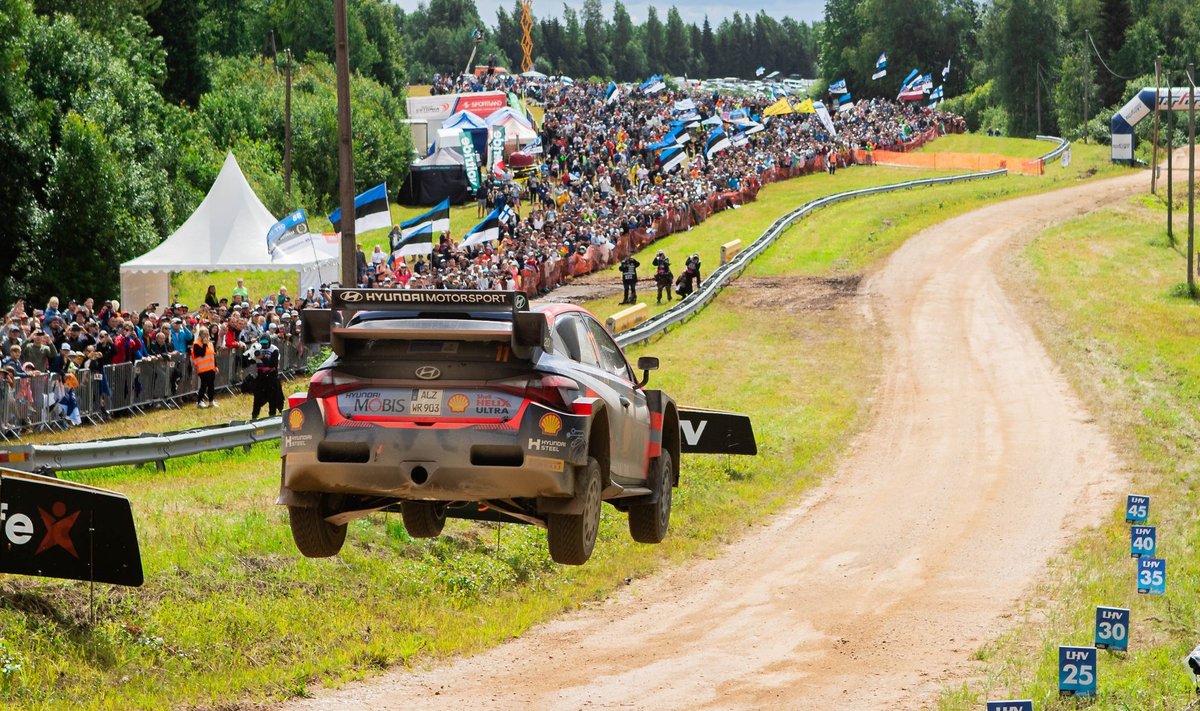 Ott Tänak ja Martin Järveoja ei suuda Rally Estonial esikoha eest võidelda.