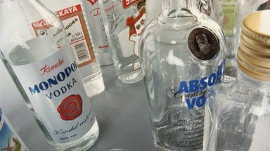 FOTOD | Mõnes Eesti poeketis on alkohol jätkuvalt klientidele nähtaval kohal. Selver: väga kahetsusväärne juhtum