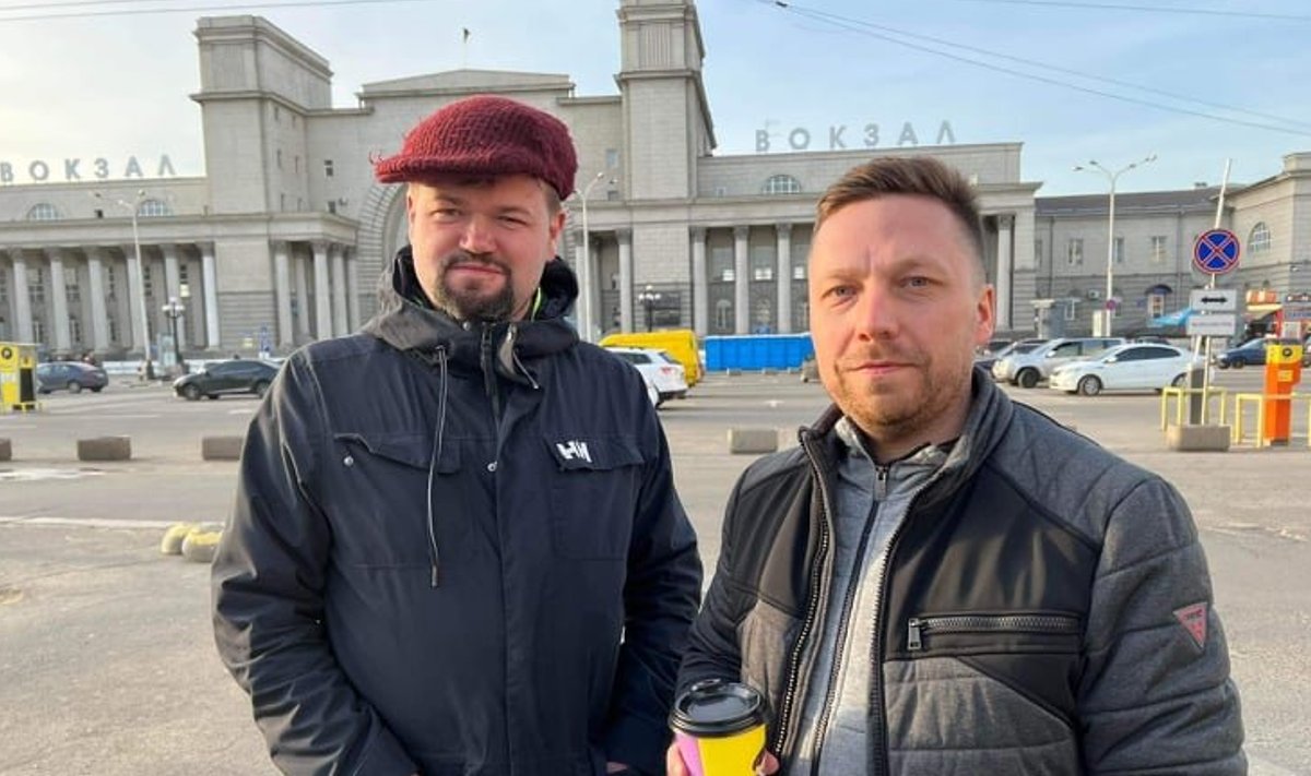 Ajakirjanikud Krister Paris ja Roman Starapopov Ukrainas.