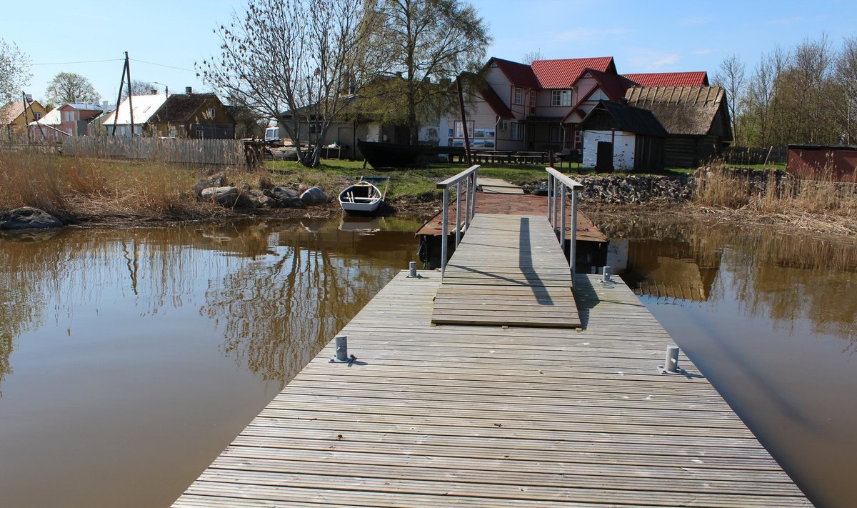 Rannarootsi muuseum ja selle paadisild.
