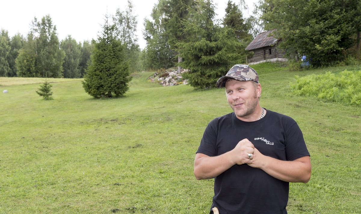 Juba maja renoveerimise ajal hakkas Tõnu selle ümbrust võsast puhastama ning korraldama kanuumatku, metsaretki, mänge ja kõikvõimalikke loodusega seotud tegevusi.