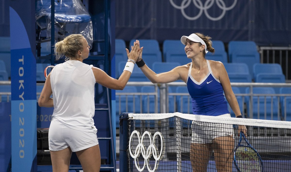 Anett Kontaveit (vasakul) ja Belinda Bencic Tokyo olümpia treeningul.