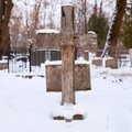 LUGEJATE KUMMITUSLOOD | Lugeja isa haual käimisest: äkki ilmusid välja neli meest, kes sörkisid kirstu kandes kabeli suunas