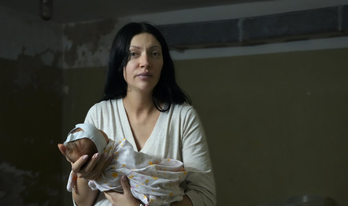 Женщина, родившая ребенка в в подвале больницы в Киеве