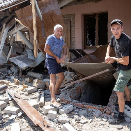 EESTI PÄEVALEHT UKRAINAS | Vanaema päästis rusudest saiapätsi, muud pärast raketitabamust köögist järele ei jäänud