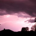 FOTOD: Tartumaal värvis elekter taeva roosaks