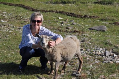 Metsalehe toimetaja Kristiina Viiron on viimasel kuul tegelnud suurprojektidega nagu Rail Baltic ja Est-For. Nende kahe vahel õnnestus tal kuidagi vestluseks peatada ka üks lihtne lammas.