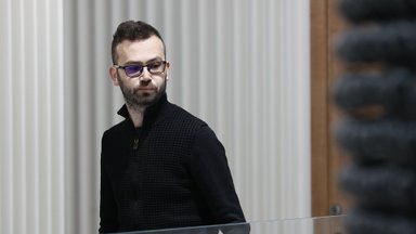 FOTOD | Sünoptik ja isehakanud põieuurija Jüri Kamenik astus kohtu ette
