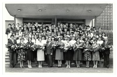 KOOLILÕPUFOTO: Aivar Rehe (keskel üleval) lõpetas Kohtla-Järve 1. keskkooli 1981. aastal.