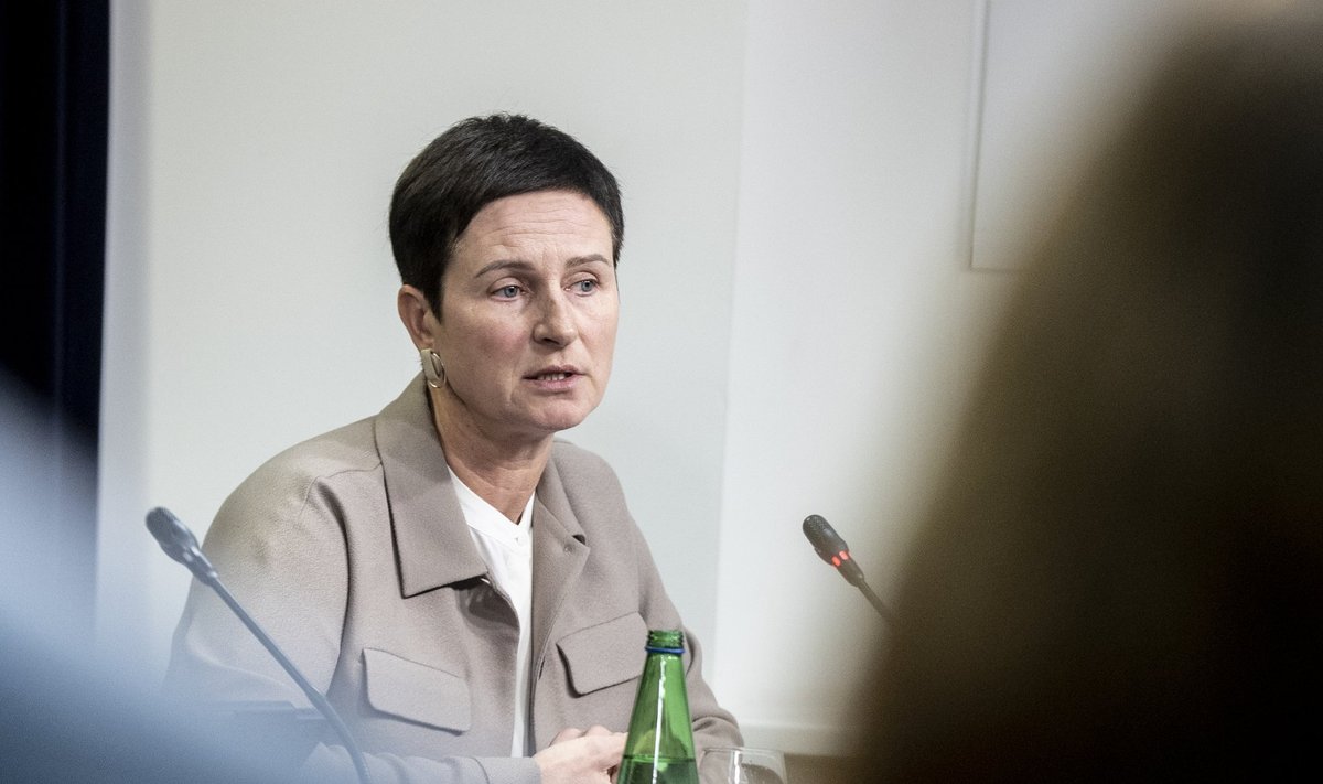 Signe Riisalo valitsuse pressikonverentsil
