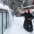 Võta kasvuhoone katusel olev paks lumevaip alla!