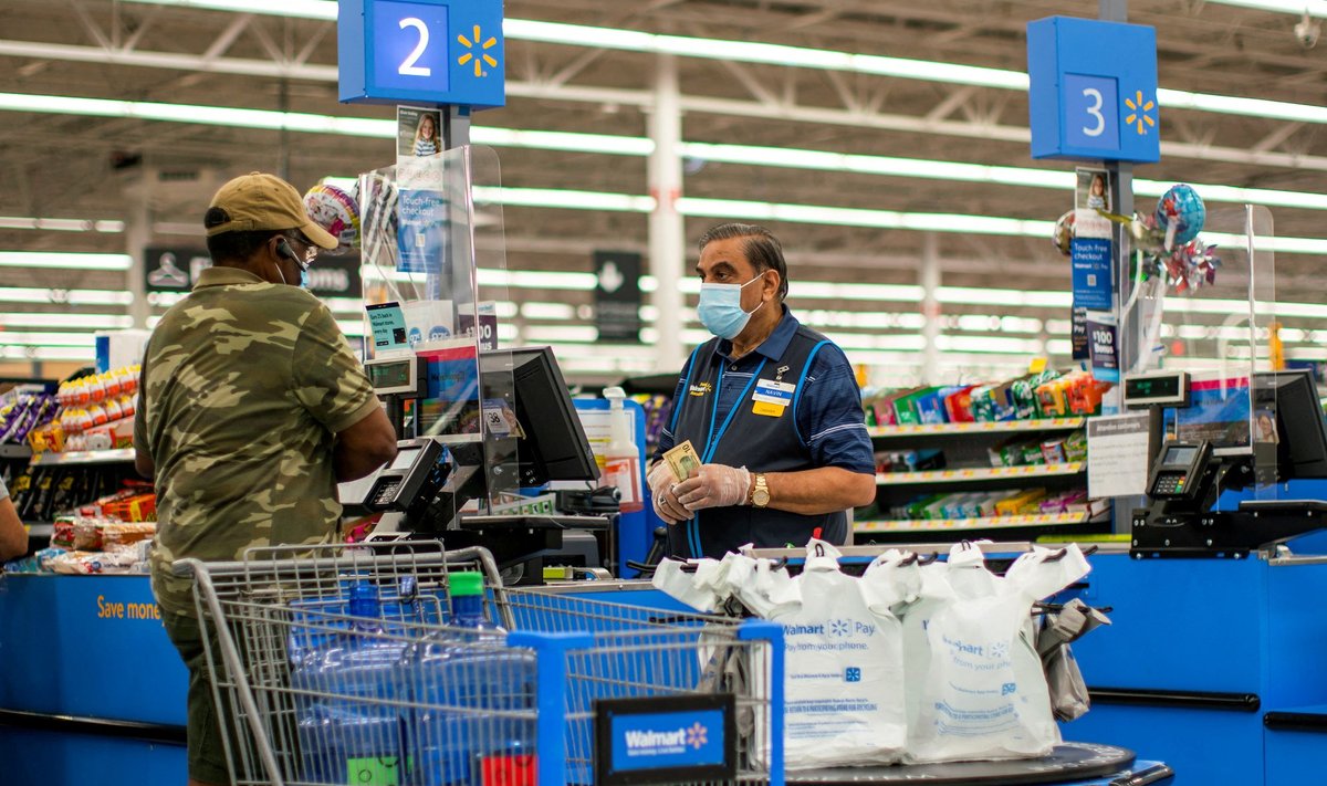 Ameeriklased eelistavad üha rohkem kaupade valikul väiksemaid koguseid ja odavama kvaliteediga kraami, märkis Walmarti finantsjuht.