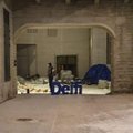 VIDEO | Vargus meediamajas! Longeromees varastas Delfi suure sildi ja püstitas selle Postimehe valdustesse