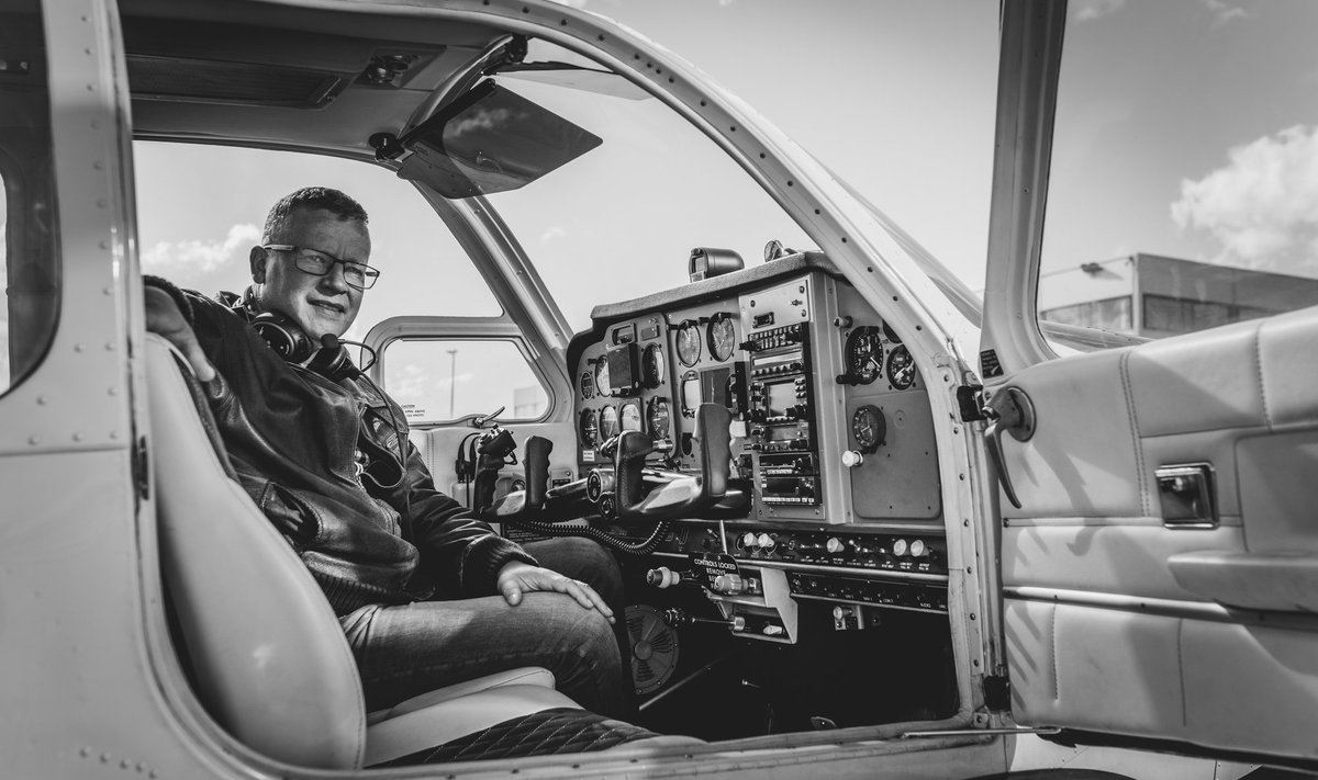 TAHAB LENNATA Toomas on lennunduses tegutsenud üle 20 aasta. Tal on erapiloodi litsents ja lennuinstruktori paberid. Viimased viis aastat on ta olnud Nordica ja Xfly turundus- ja kommunikatsioonijuht.