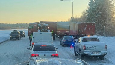 ФОТО | На шоссе Таллинн-Нарва столкнулись два грузовика