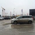 Возмущенный клиент: почему EuroPark утверждает, что город не разрешает заасфальтировать их парковки?