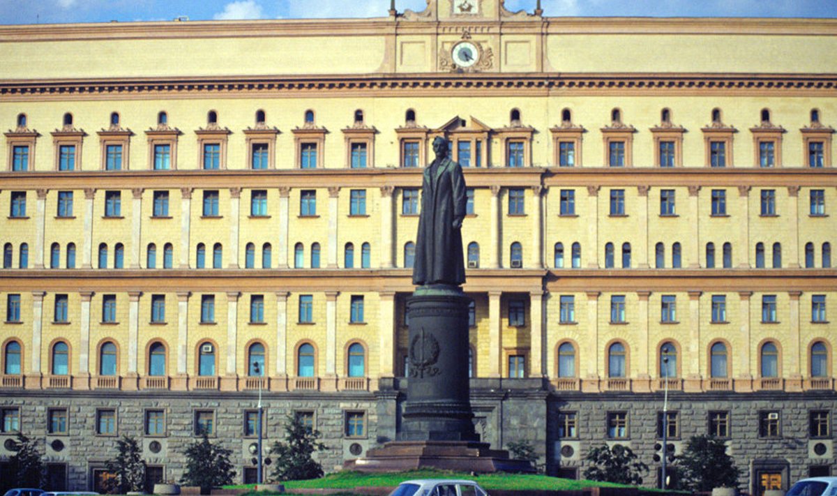 Džeržinski kuju KGB Lubjanka peakorteri ees. Foto RIA Novosti arhiivist