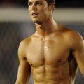 Meeskonnakaaslane meenutas veidrat asja, mida alasti Cristiano Ronaldole enne mängu peegli ees teha meeldis