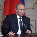 Ühes Peterburi majas kiidab 200 inimest raha eest Putinit