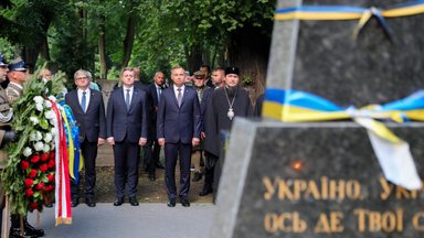 Правда ли, что президент Польши преклонил колено перед памятником бойцам УПА?