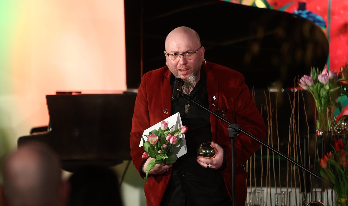 Jürgen Rooste pälvis kultuurkapitali aastapreemia luulekogu „Loimurite laul. Väike korrosioonikatekismus“ eest.