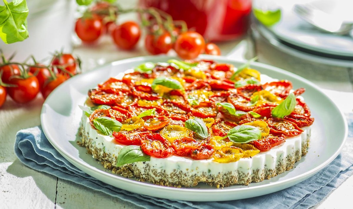 Vinnutatud tomatitest tort kodujuustutäidisega