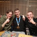 FOTOD PEOLT | Vaata, kuidas tähistasid Eesti meistriks tulnud Pärnu korvpallurid ajaloolist tiitlit