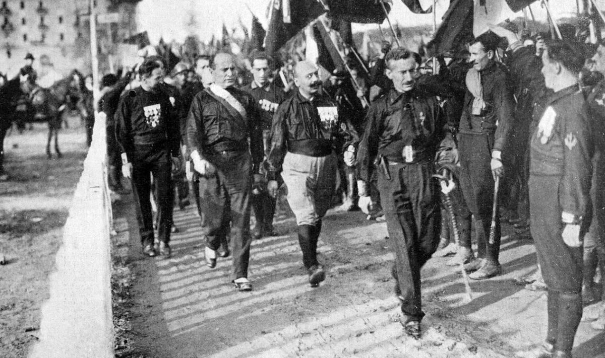 Mustsärklaste marss 28. oktoobril 1922. Benito Mussolini on vasakult teine.