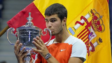 ВИДЕО | 19-летний испанец выиграл первый „Большой шлем“ в карьере и стал самым молодым лидером рейтинга всех времен
