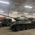 Стоит в ангаре, покрытый свечным воском: русские со всей Эстонии едут посмотреть на Нарвский танк