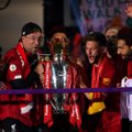VIDEOD | 30 aastat ootust on läbi: Liverpool sai Premier League'i karika pea kohale tõsta. Klopp andis fännidele põneva lubaduse