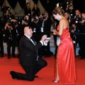 KLÕPS | Suur vanusevahe, mõned nädalad kestnud suhe ja kõmuline minevik: kes on Cannes'i punasel vaibal kihlunud paarike?