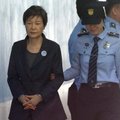 Lõuna-Korea endine president Park mõisteti võimu kuritarvitamise ja väljapressimise eest 24 aastaks vangi
