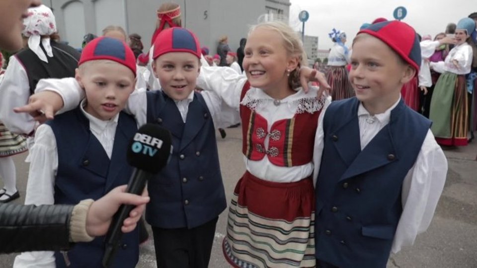 VIDEO | Väikesed tantsulapsed olid enne viimast tantsu õnnelikud, aga  tahtsid juba end telekast vaatama saada - Delfi TV