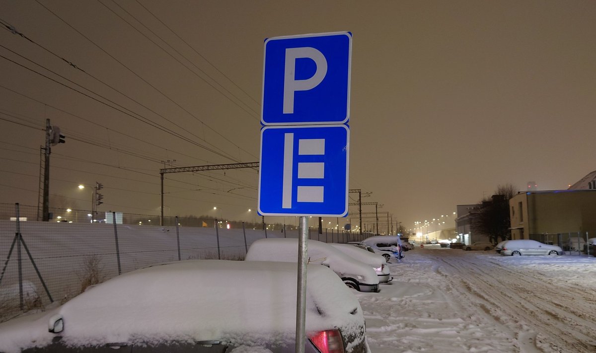 Uus liiklusmärk Ülemiste teel