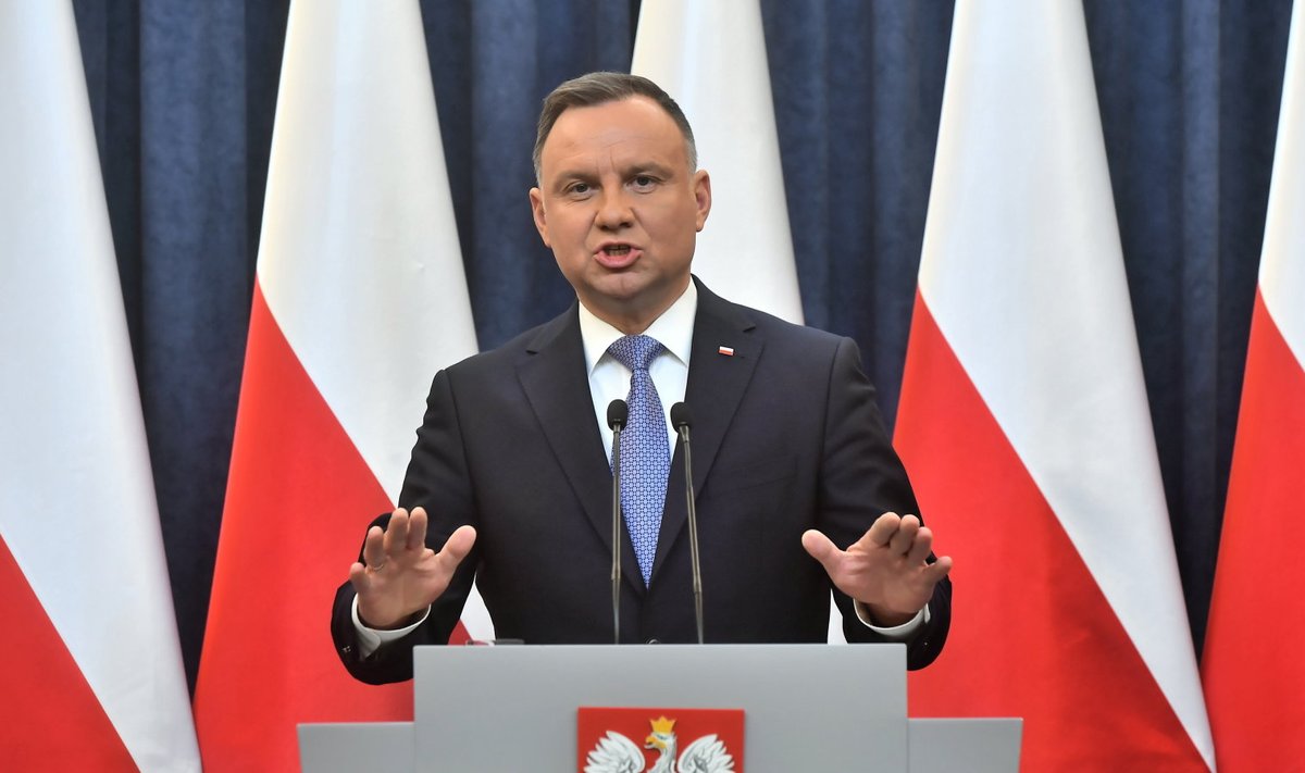 President Andrzej Duda pressikonverentsil oma otsust selgitamas.