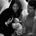 FOTOD: Simon Cowell näitas maailmale oma vastsündinud beebit