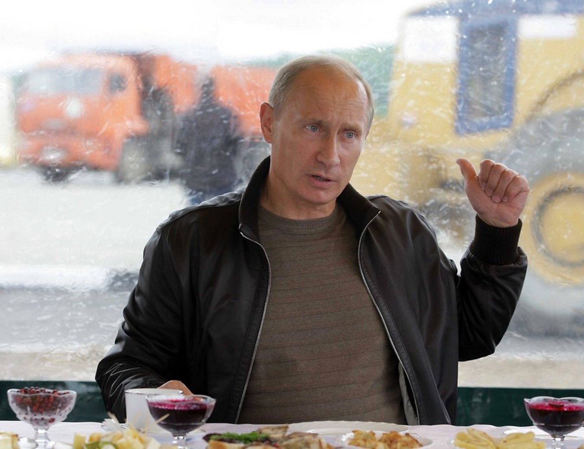 Путин фото 2010г