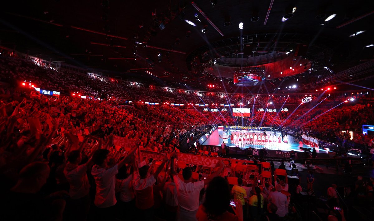 Katowice publik enne laupäevast Poola-Brasiilia poolfinaali.