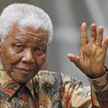 Nelson Mandela viidi taas raskes seisus haiglasse