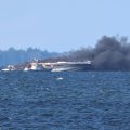 VIDEO JA FOTOD | Tallinna lahel põles väikelaev, mis hiljem uppus. Reisijatele ulatas abikäe läheduses olnud jahi meeskond