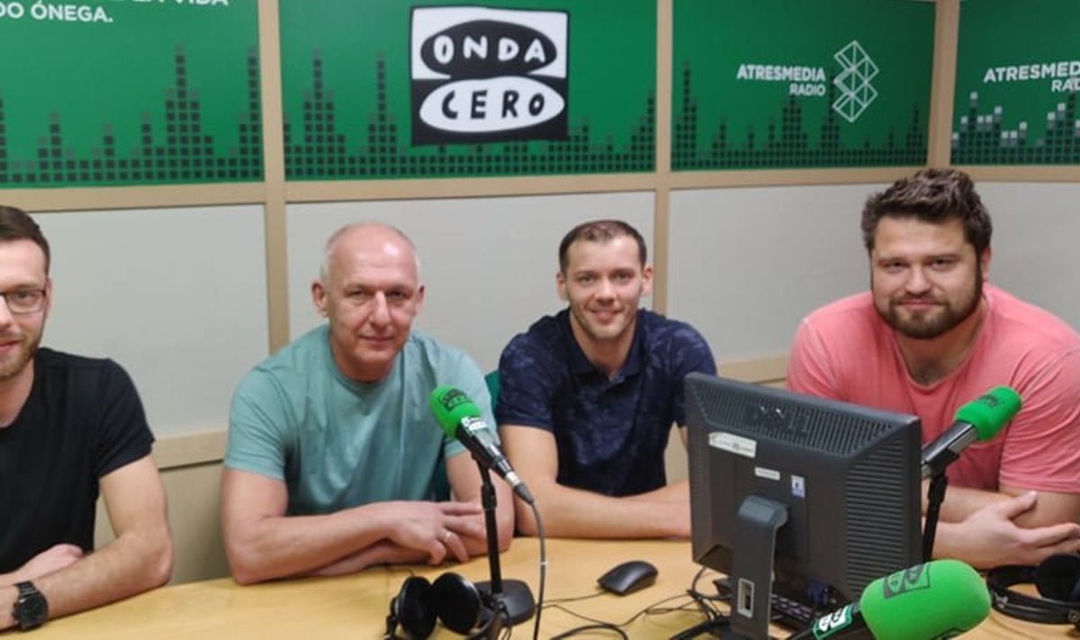 Karl Rinaldo, Toivo Alt, Keith Pupart ja Hannes Sepp Almerias Hispaania riiklikus raadiostuudios.
