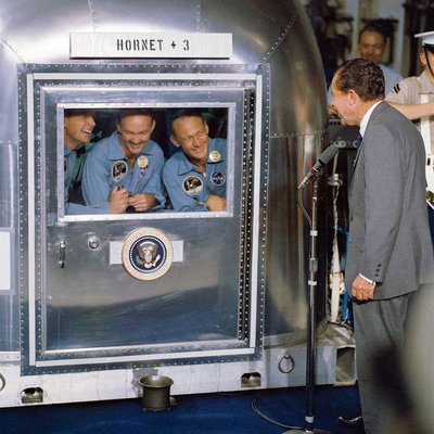 USA president Richard Nixon tervitab 1969. a õnnelikult Maale naasnud Apollo 11 astronaute (foto: Wikimedia Commons / NASA)