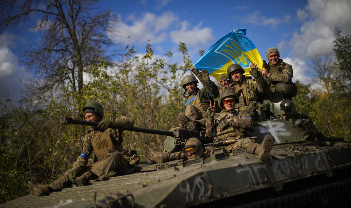 Võidukad Ukraina sõjakangelased pärast Izjumi ja Lõmani vabastamist.