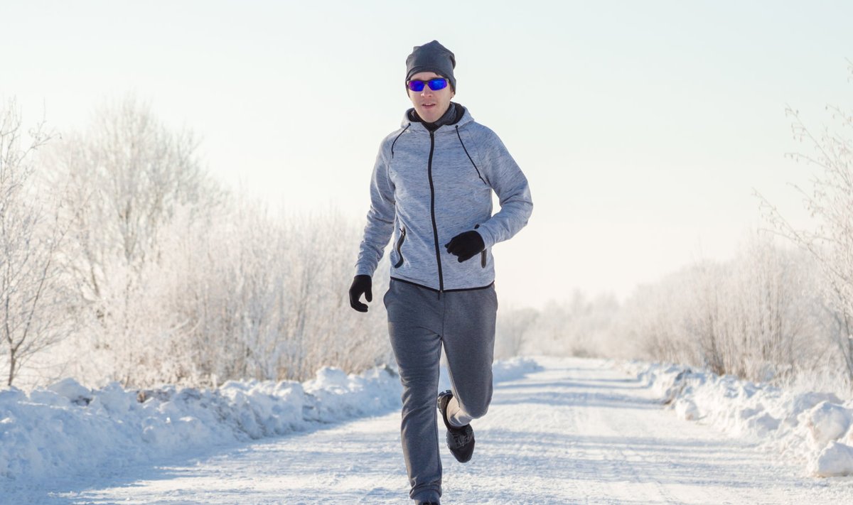Talvel õues sportides ei tasu selga panna suurt paksu jopet.