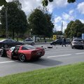 VIDEO JA FOTOD | Sõle tänaval kiirendades juhitavuse kaotanud Corvette saatis kaks naist haiglasse