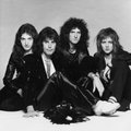 Suri legendaarse rokkbändi Queen esimene bassimees
