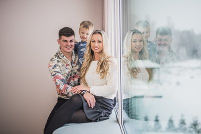 MUINASJUTULINE VAADE Kui korteris elades värvisid Kaisa ja Marko magamistoa mustaks, siis majas tehti heledad seinad ja suured aknad. Nii on kergem ärgata, räägib paar omast kogemusest.
