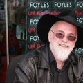 Kirjanik Terry Pratchett löödi rüütliks